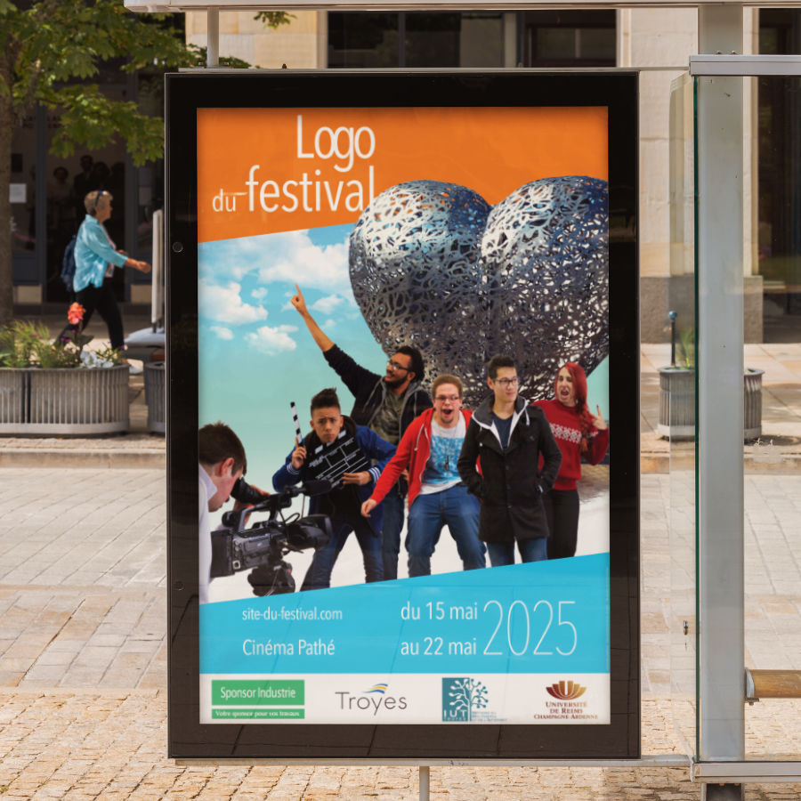 Présentation en extérieur d'une affiche